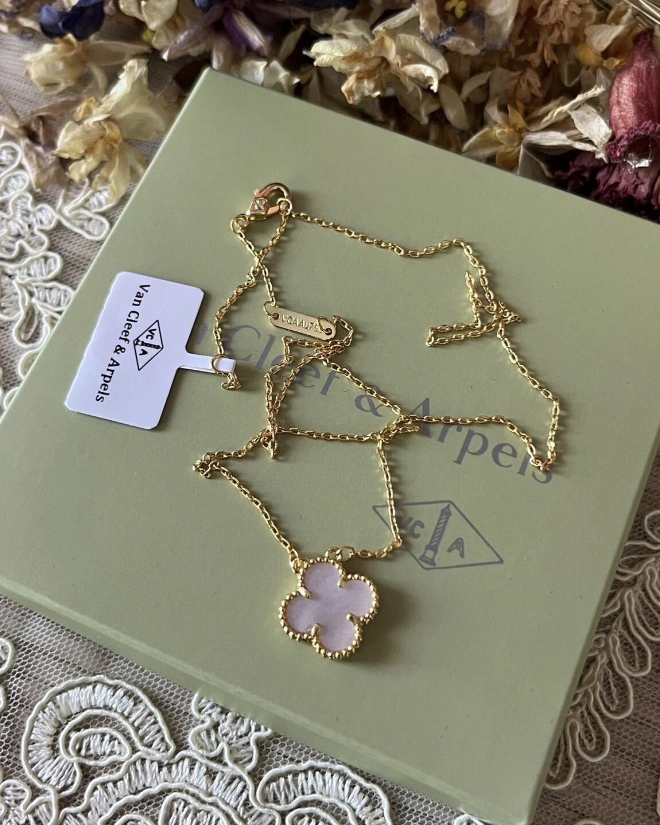 Baby pink yonca kolye