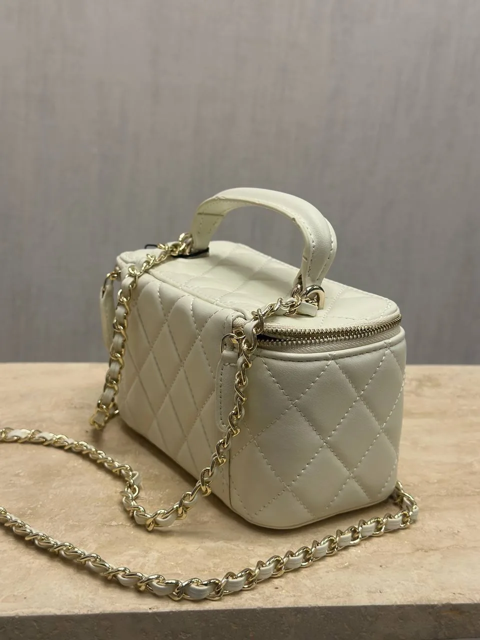 Chn Vanity bag