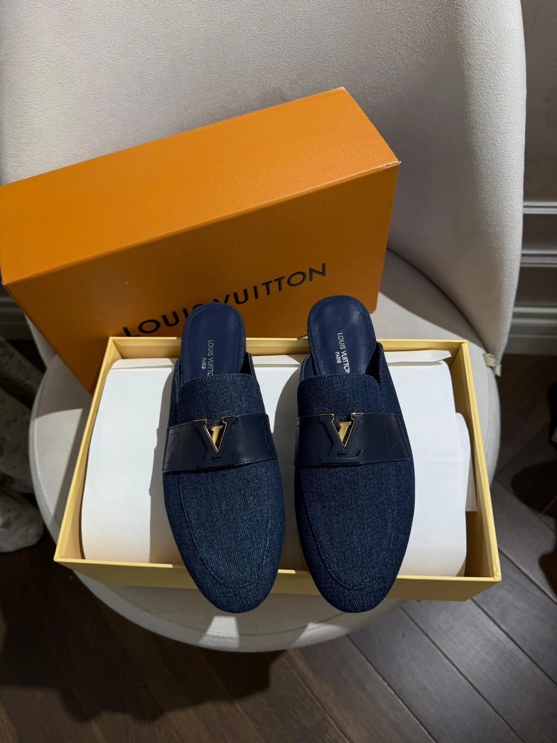 Lv sandal