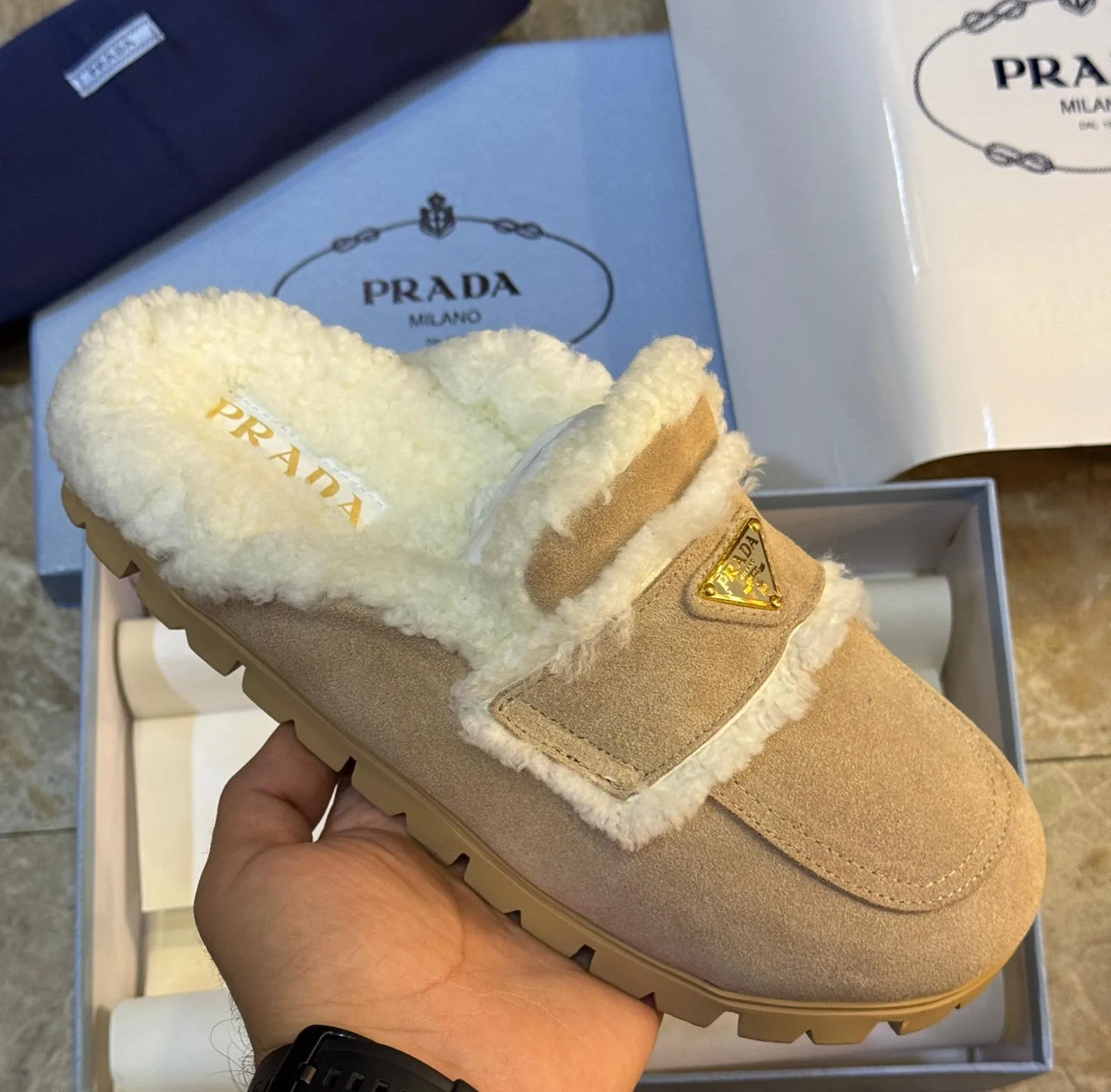 Prd tüylü sandal