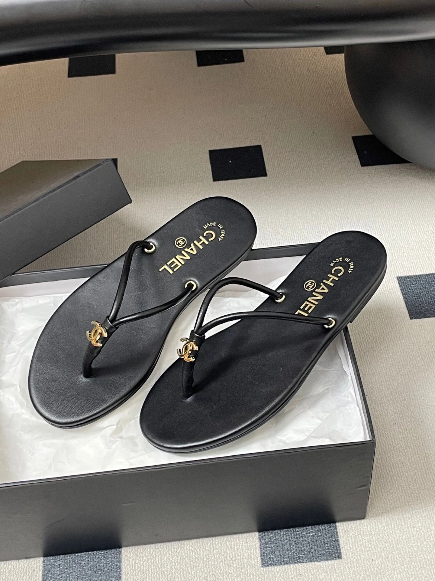 Chnl New sandal Black