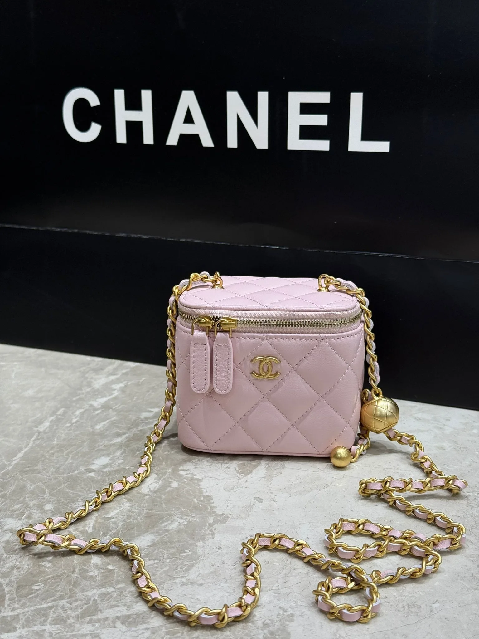 Chn Vanity bag