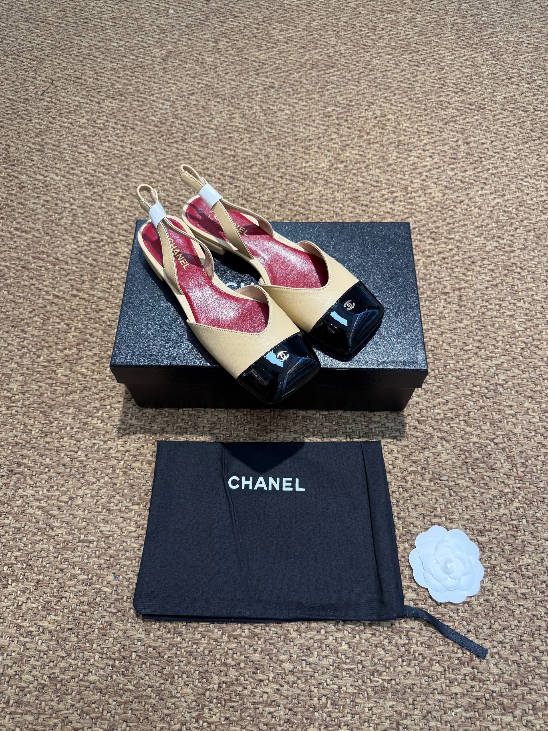 Chanel babet