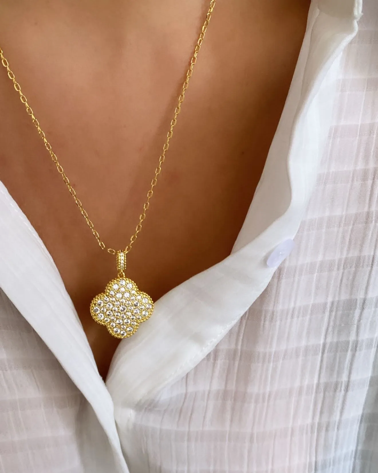 Gold taşlı yonca kolye