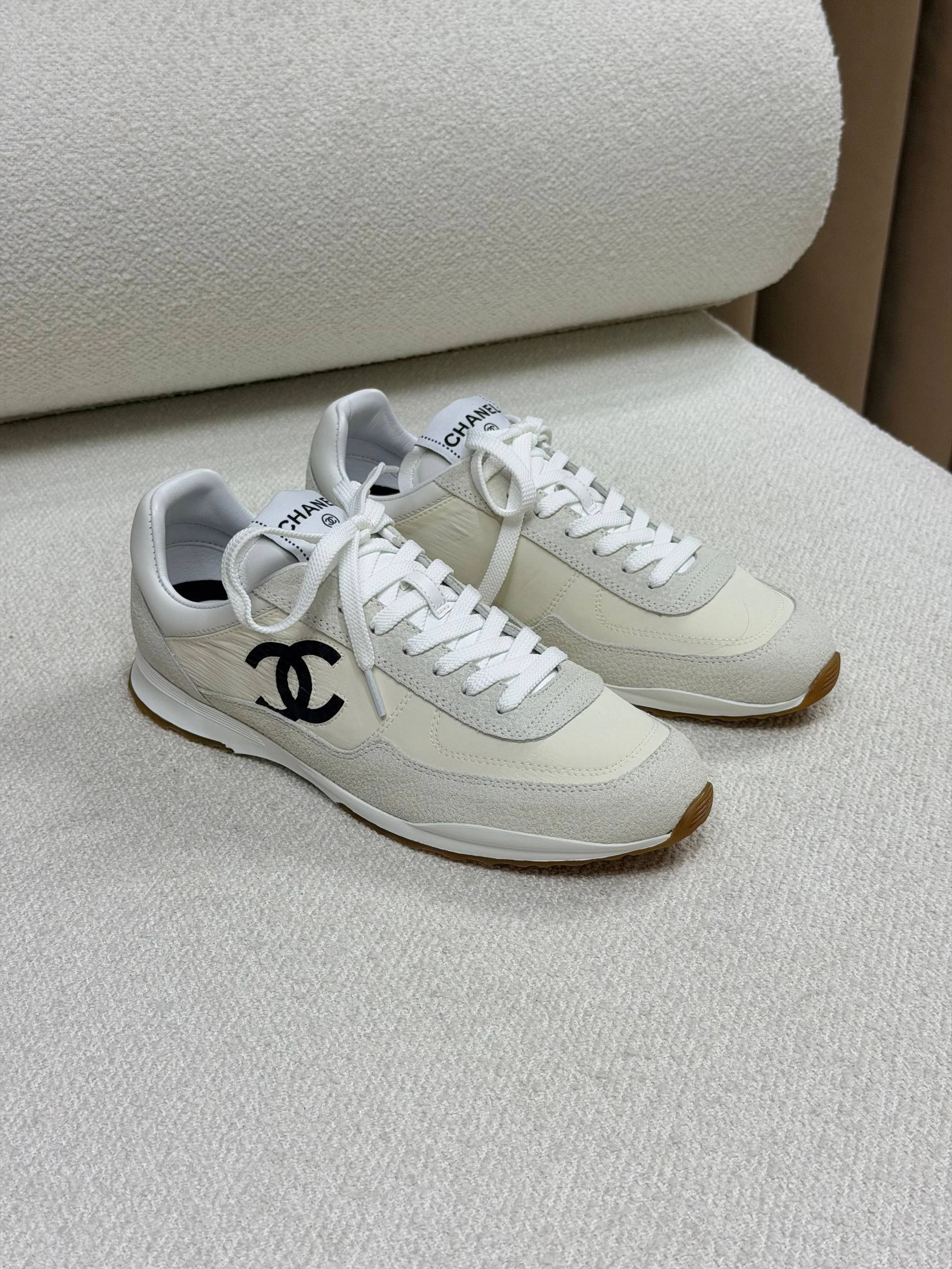 New chnel sneaker