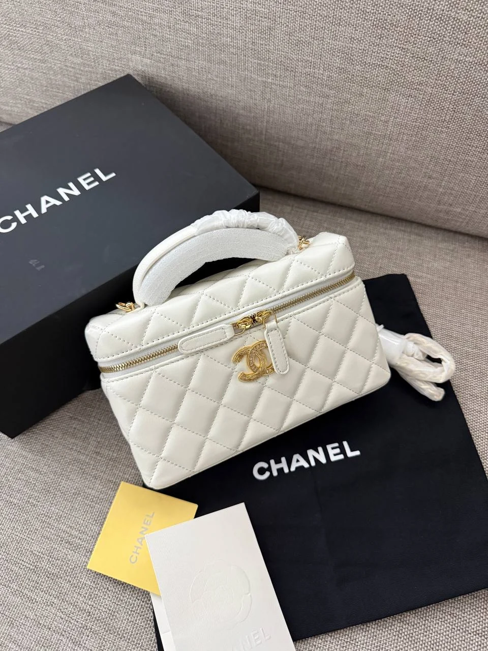 Chnl Vanity bag white
