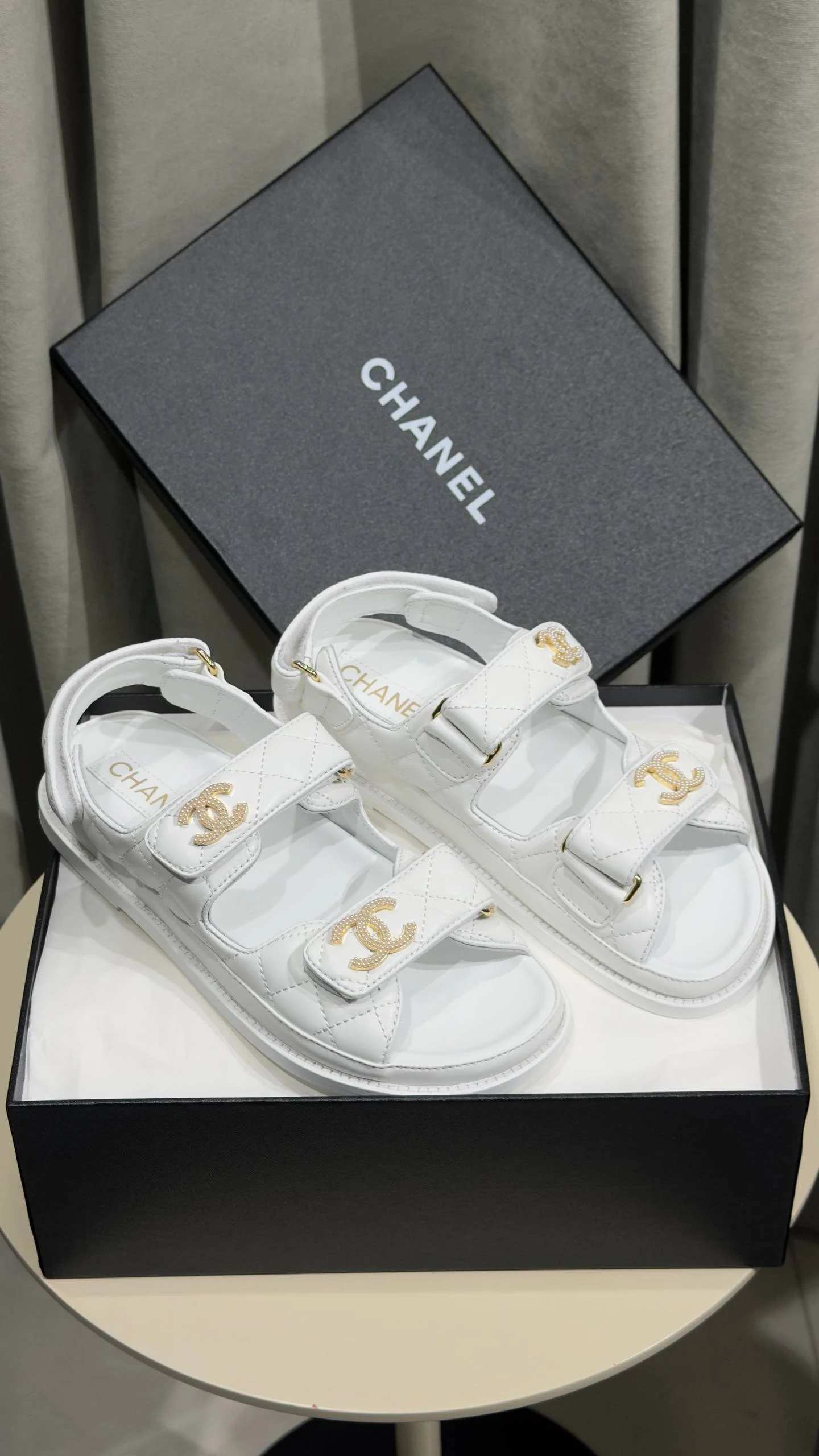 Chnl sandal white