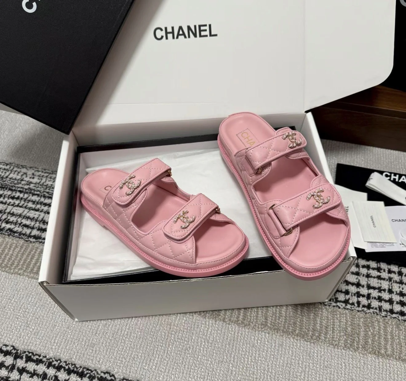 Pink Chnl sandal