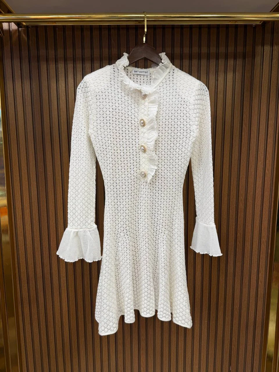 Self portant dress