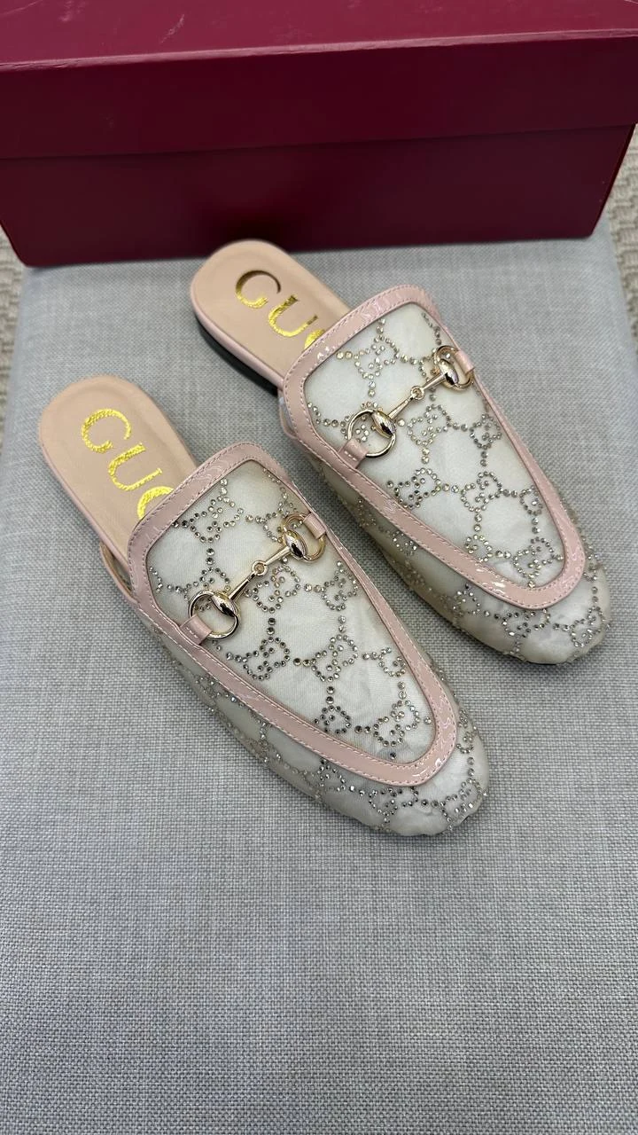 Gucci taşlı sandal