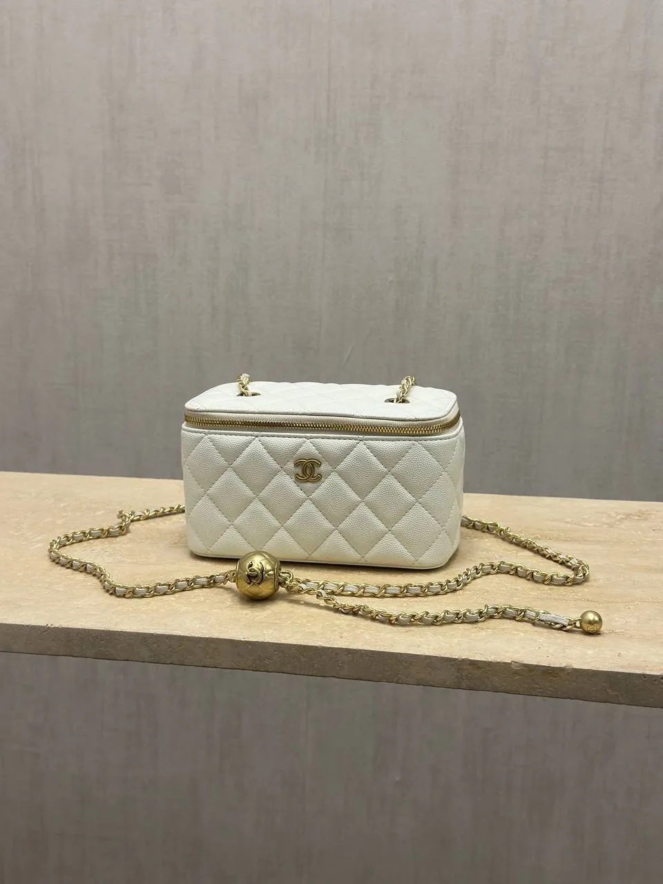 Chn Vanity bag