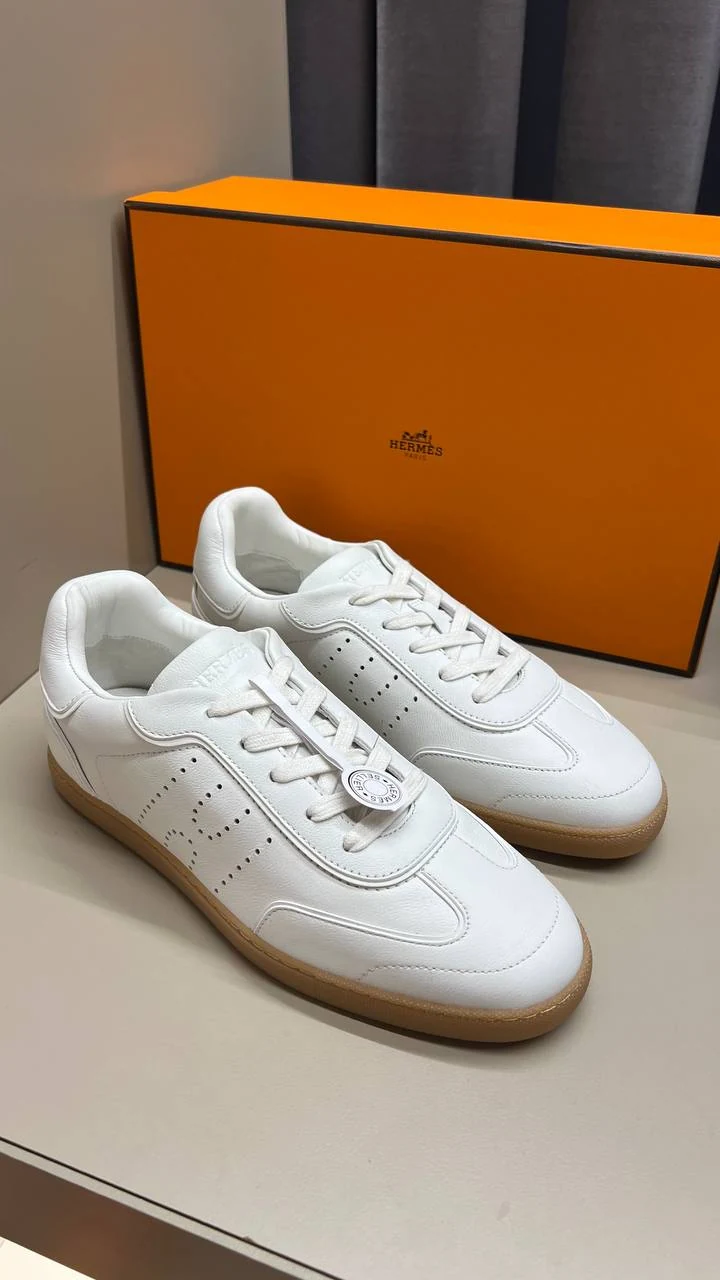 Hrms sneaker new white