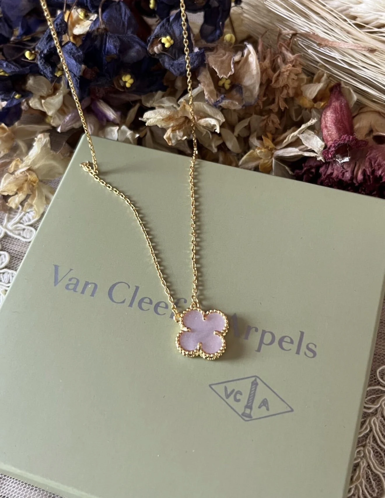 Baby pink yonca kolye