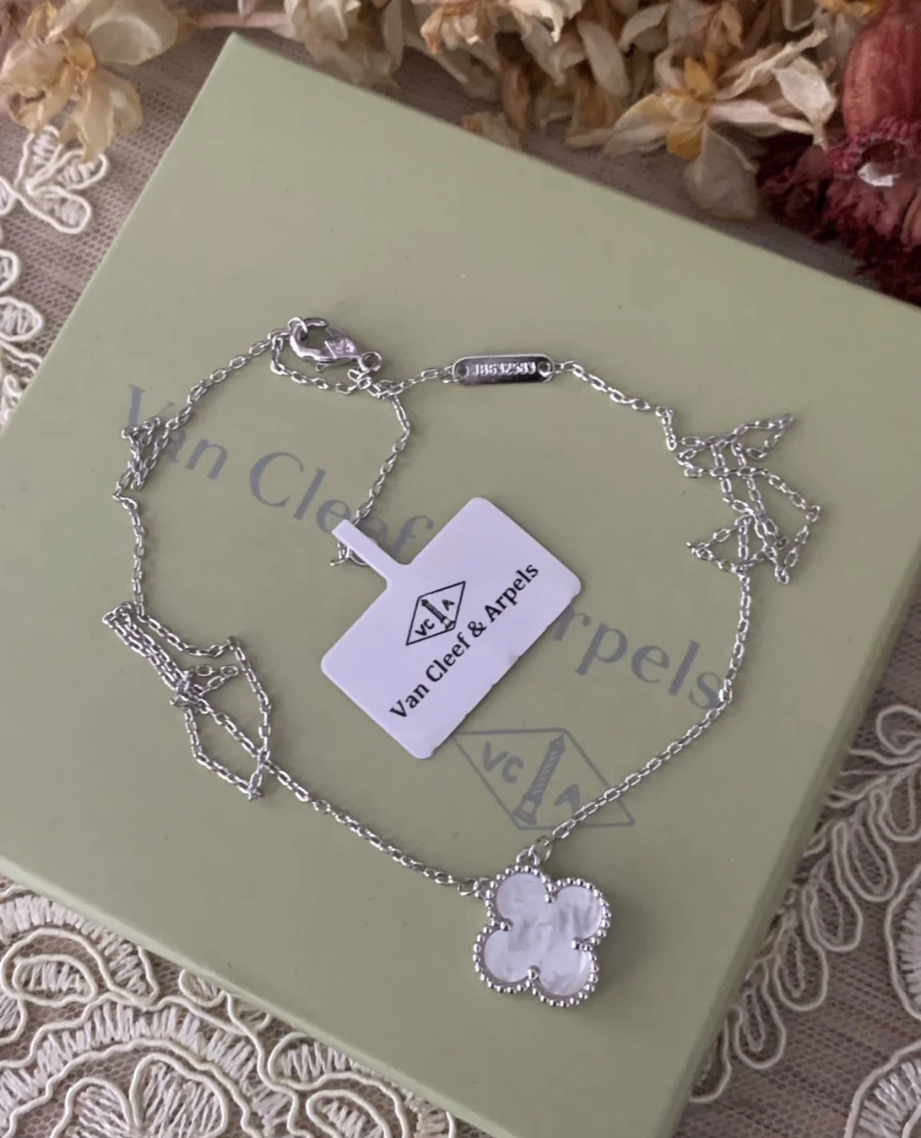 Sedefli silver kaplama yonca kolye