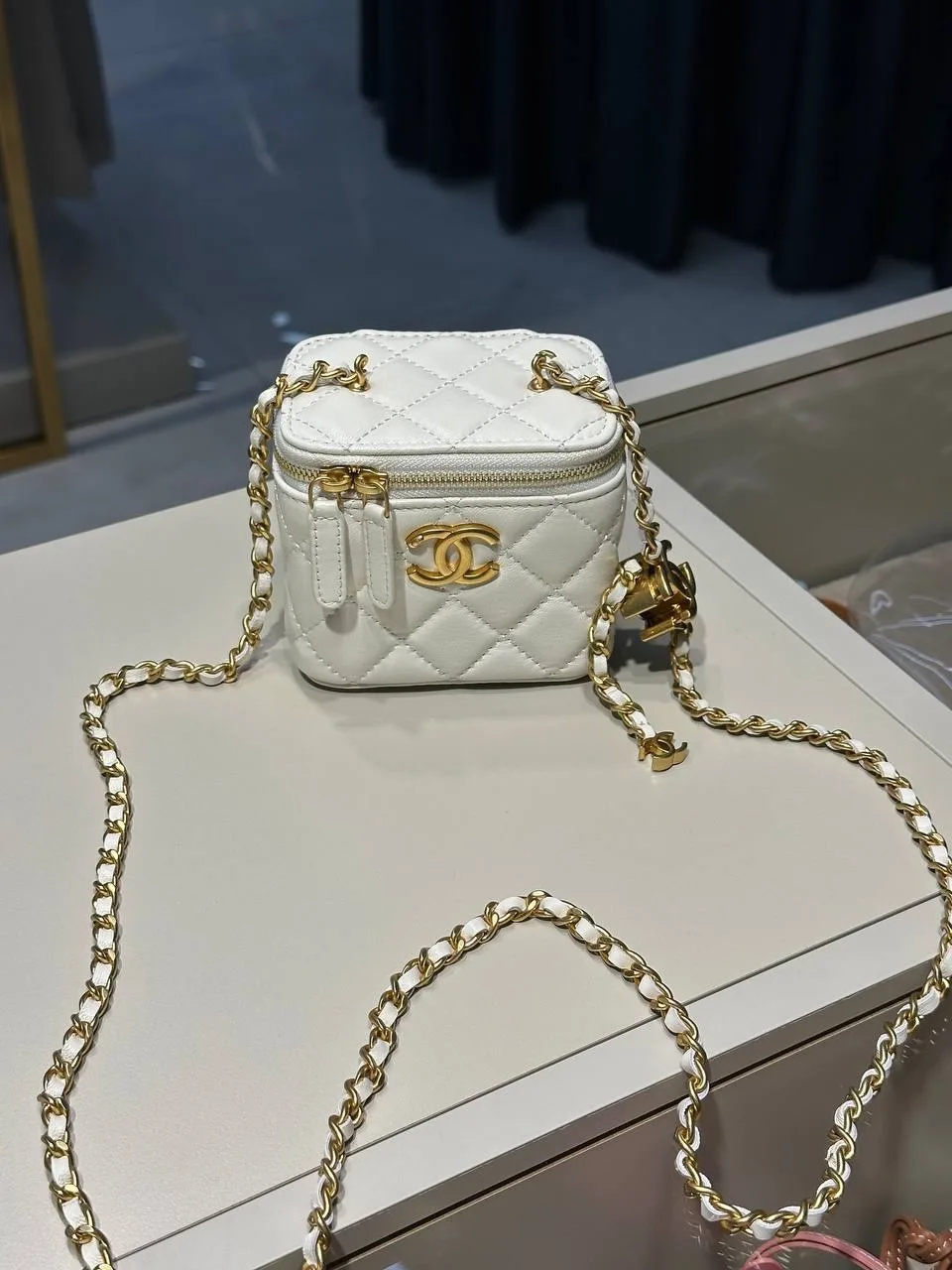 Chn Vanity bag