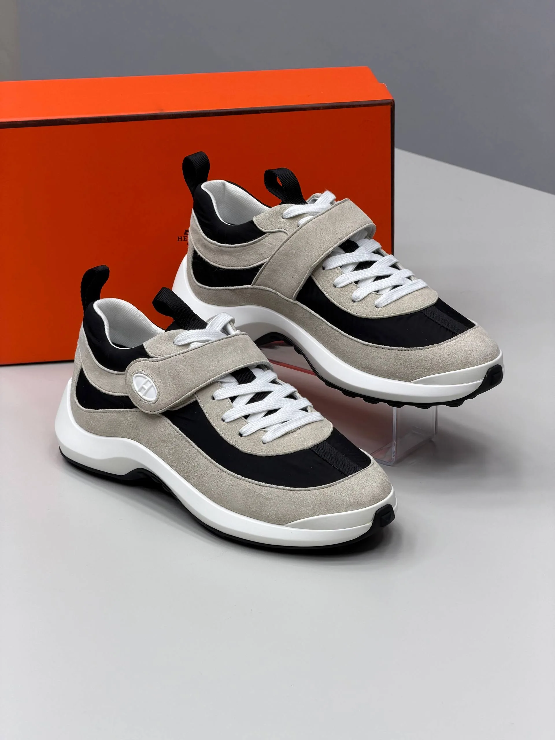 Hrms sneaker