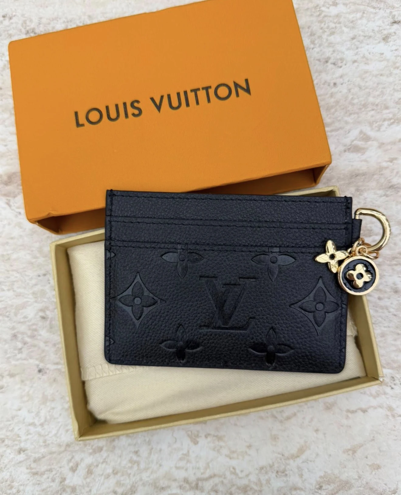 Lv kartlık siyah