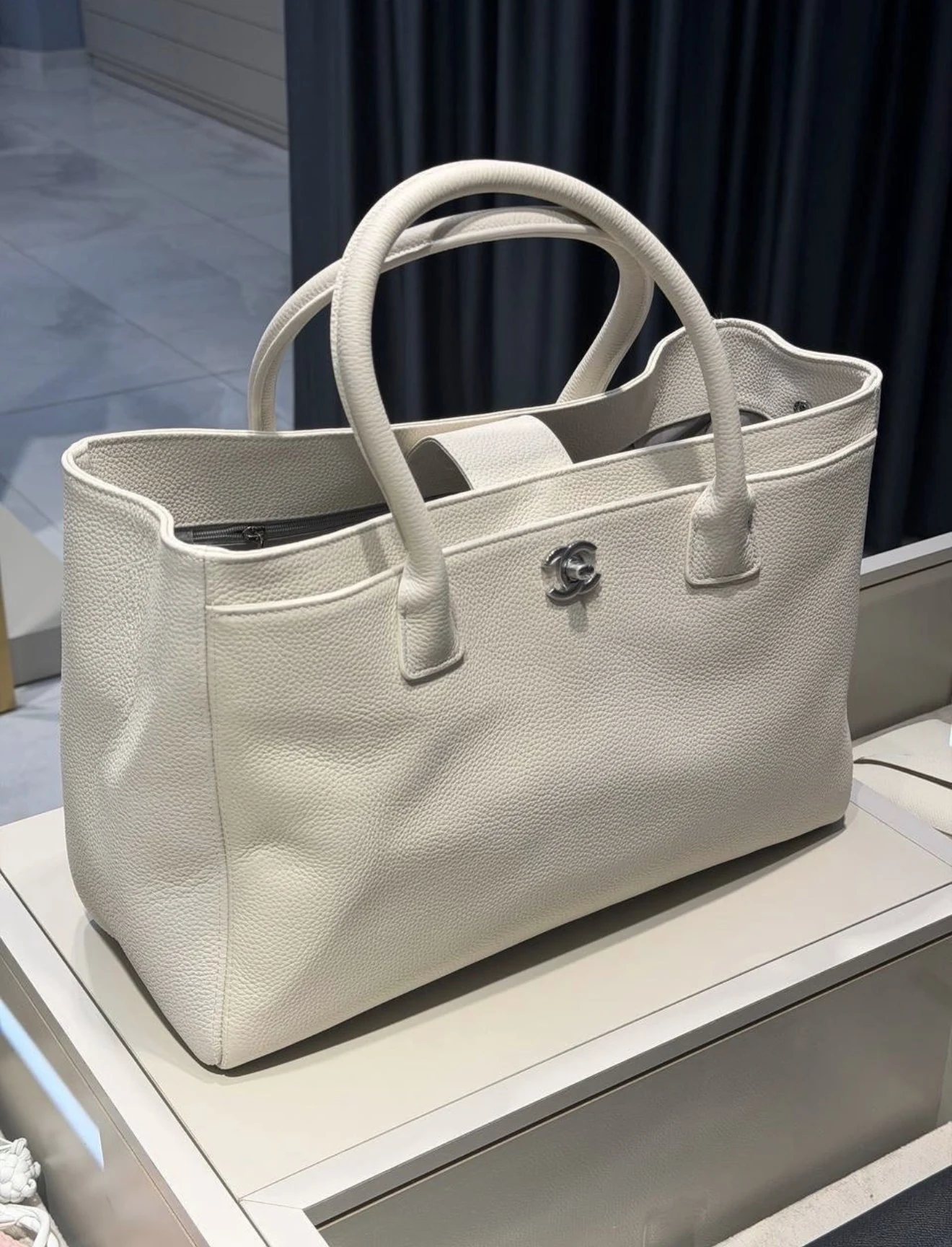 Chnl New bag white