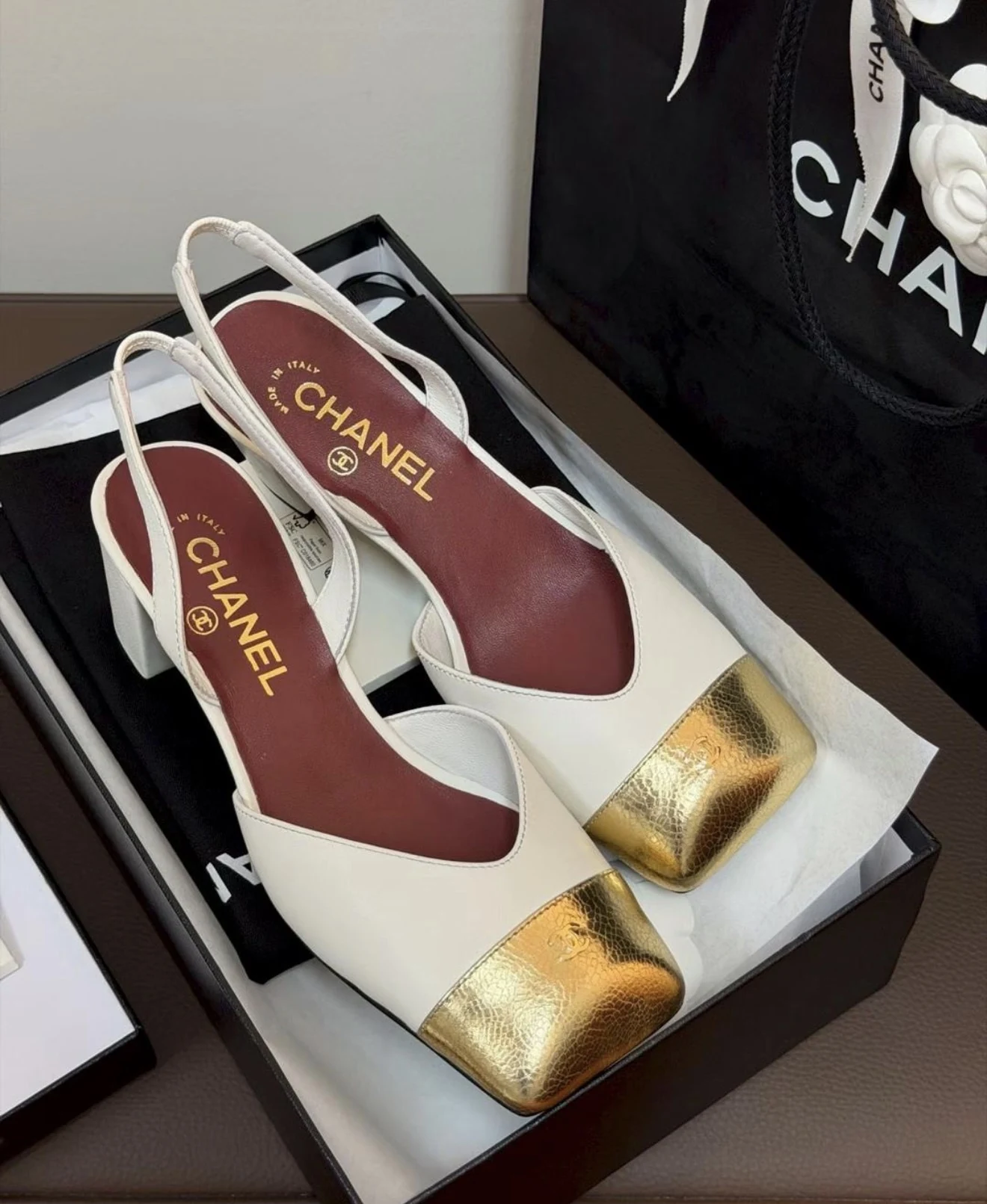 Chnl New slinback white gold