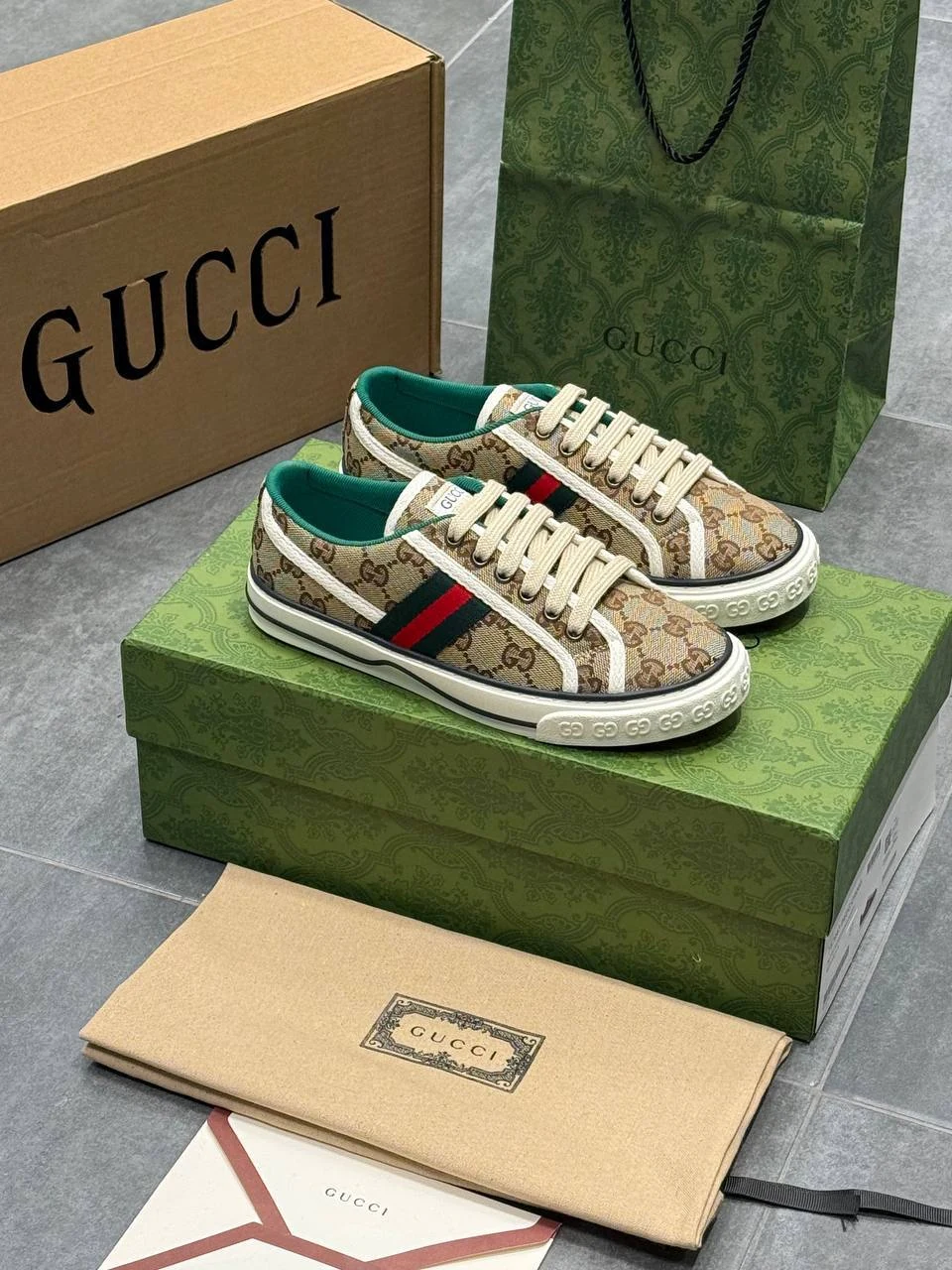 GC sneaker neww