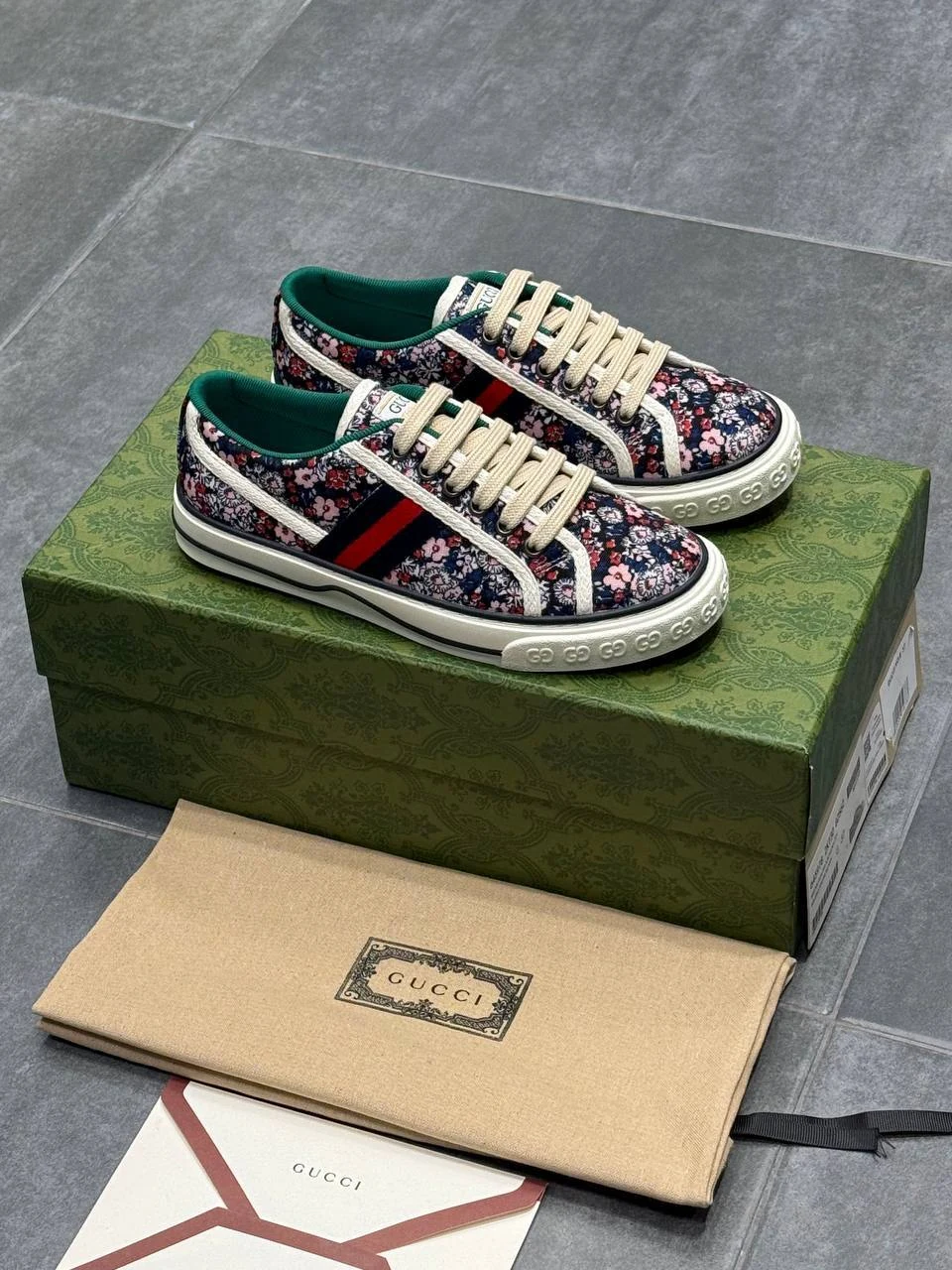 GC sneaker new