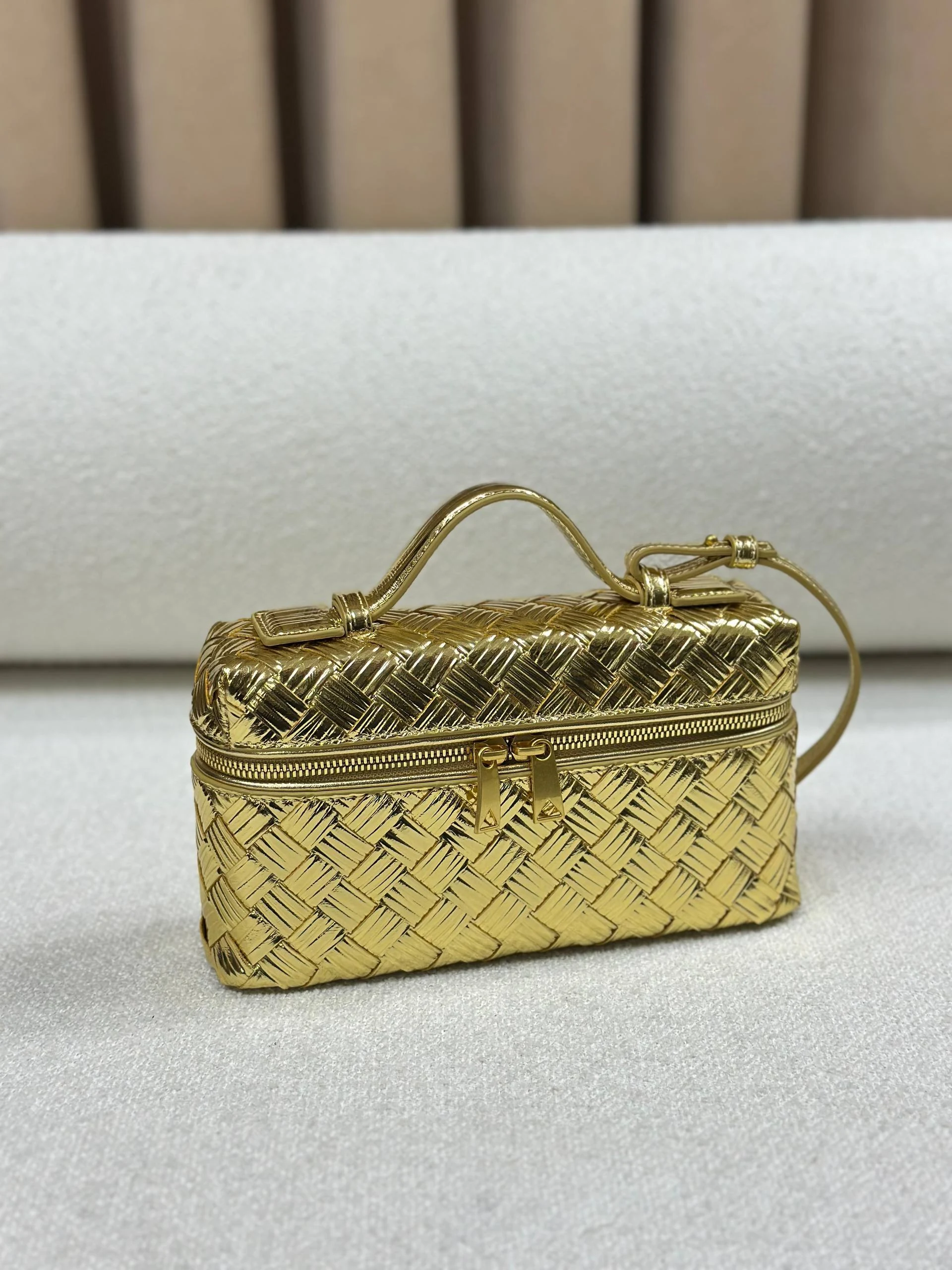 Btg Neew bag gold