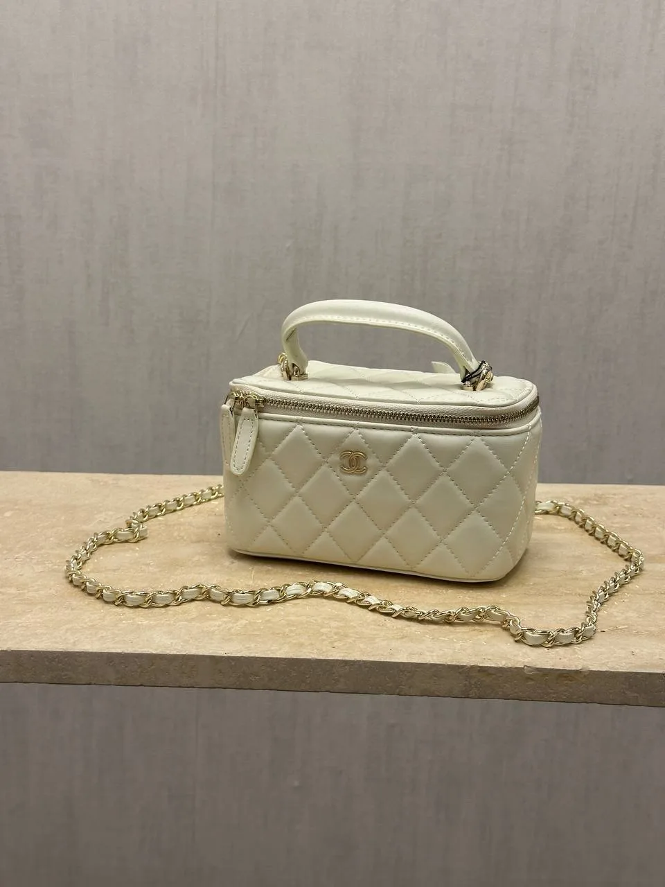 Chn Vanity bag