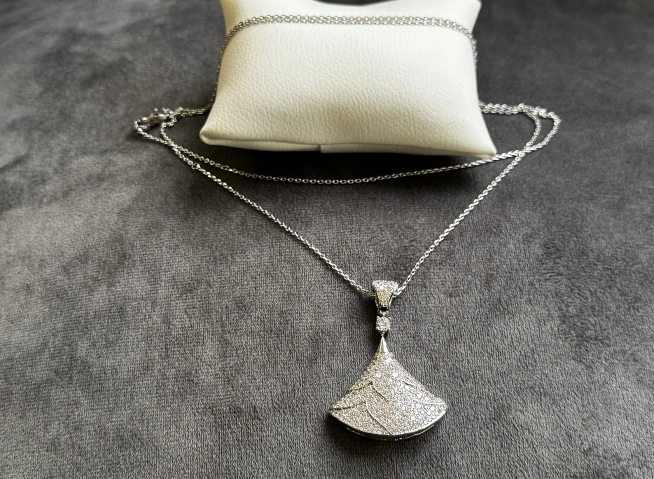 Diva bulgari küpe