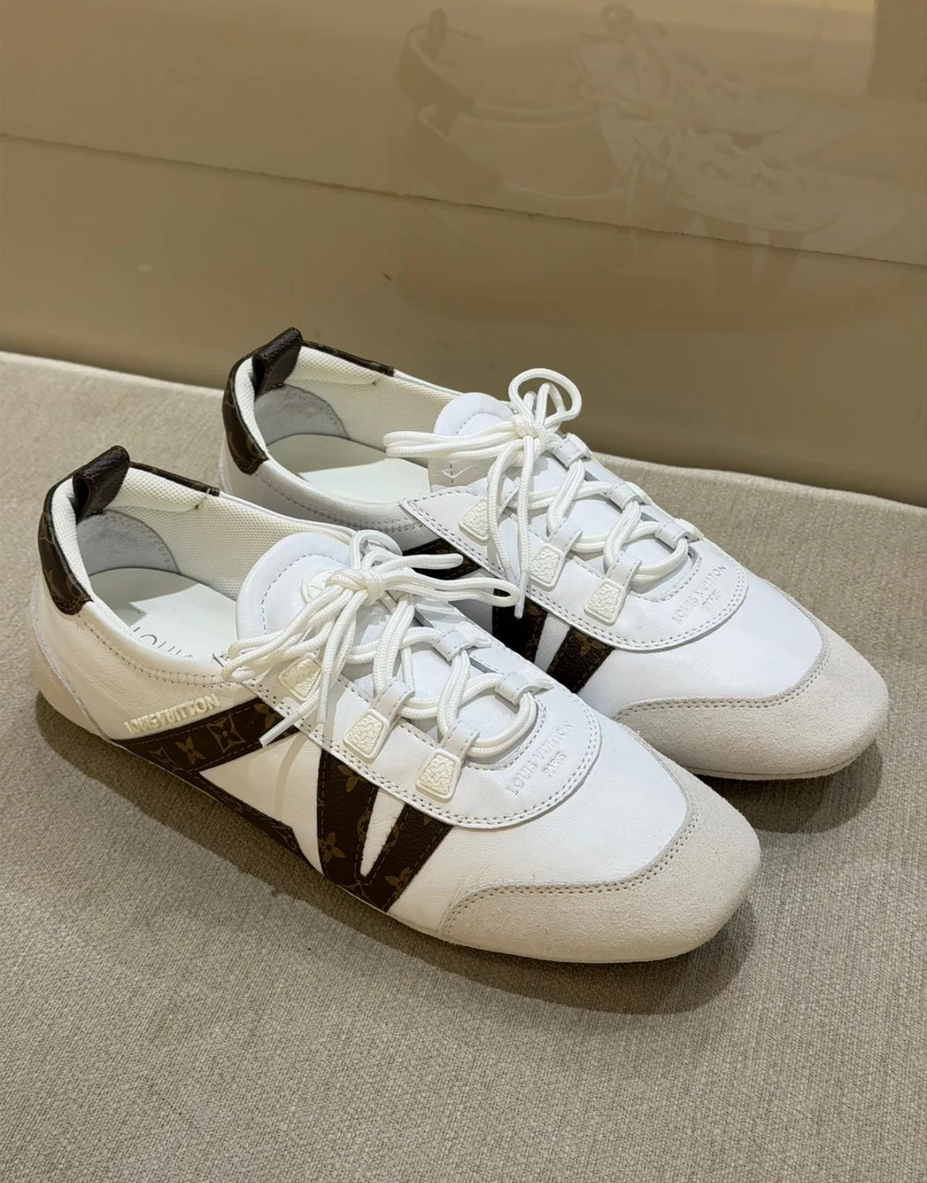 Lv sneaker