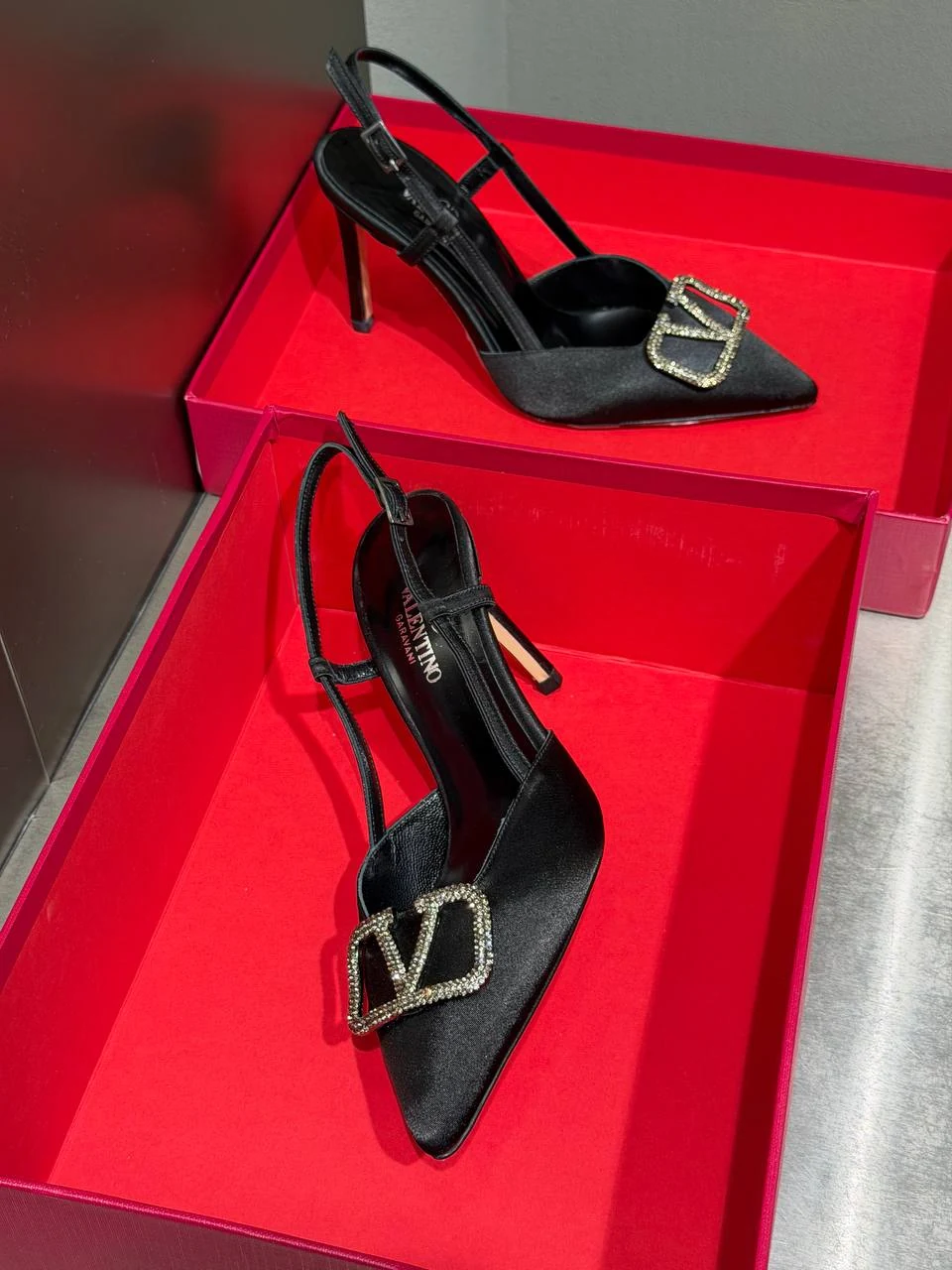 Vltn New slinback