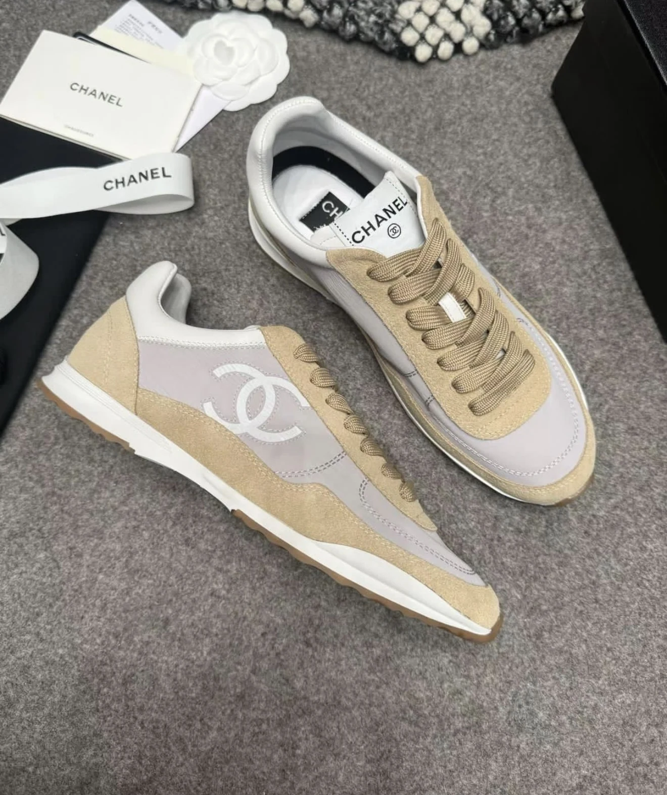 Chnl new sneakerrr