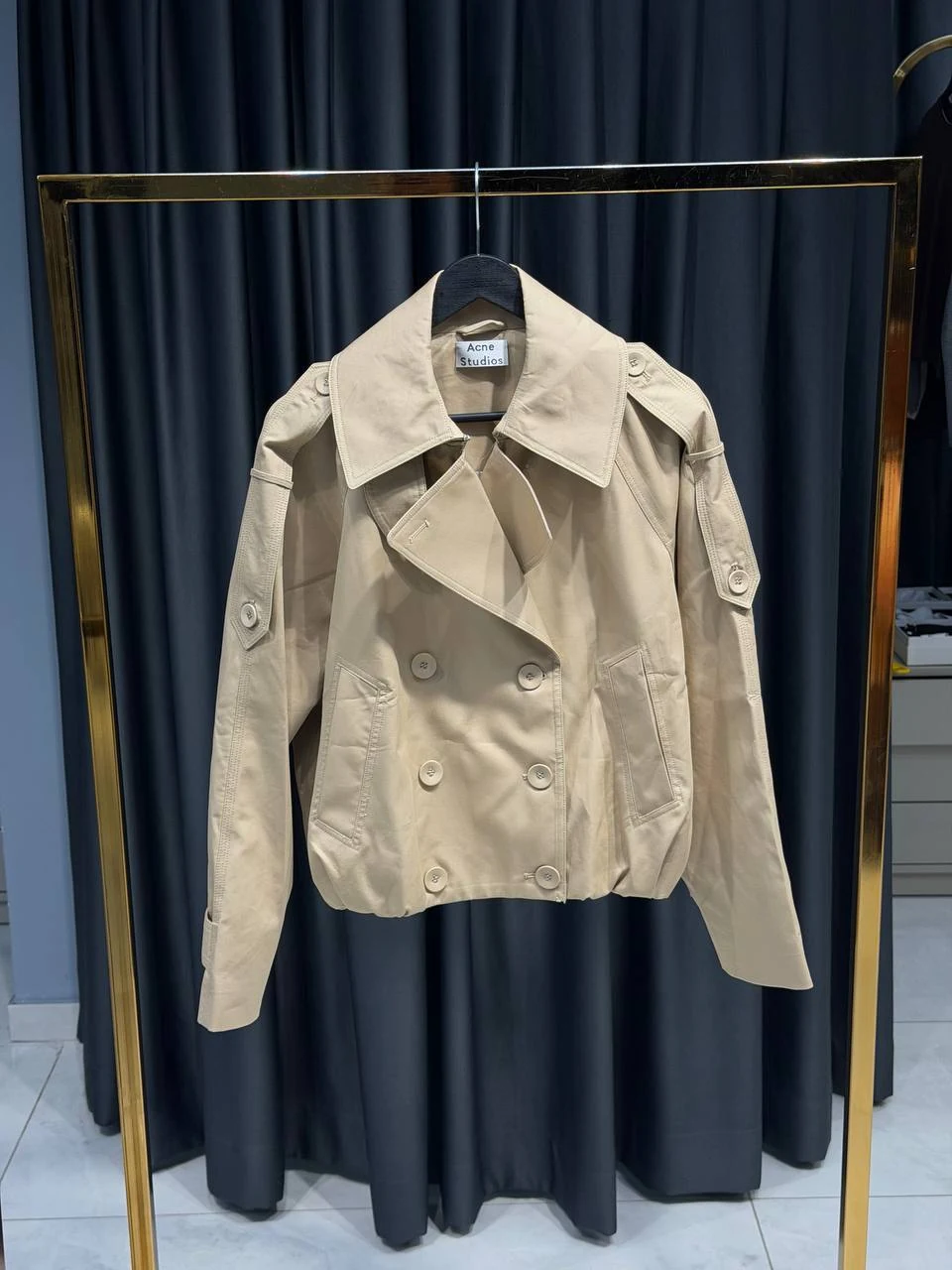 Acne trench