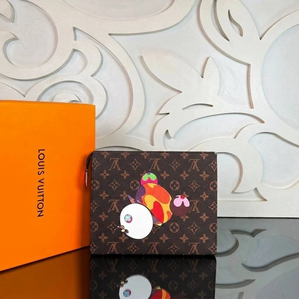Lv figürlü clutch
