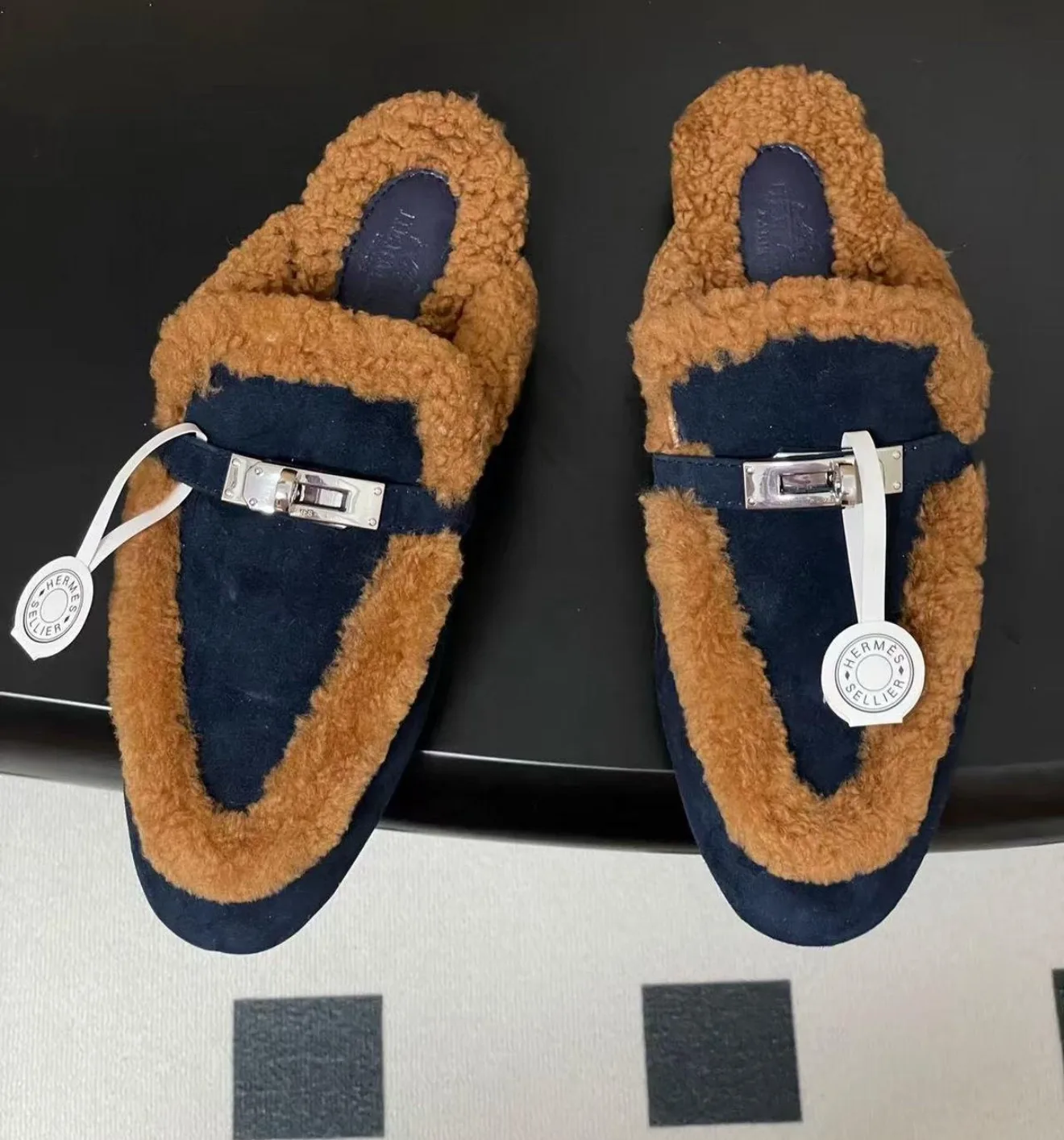 Hrms tüylü sandal