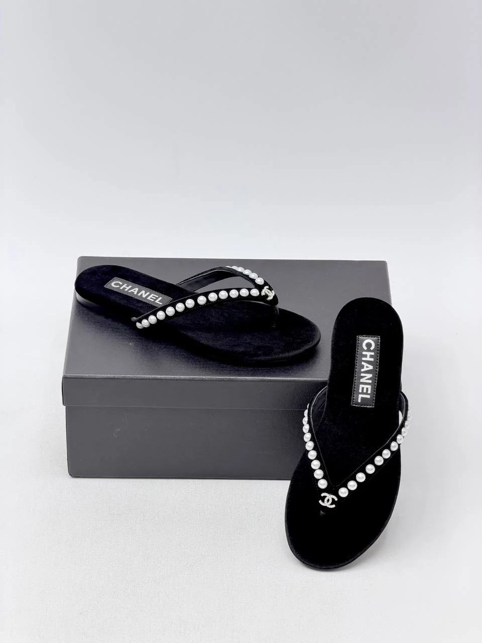 Chnl incili sandal